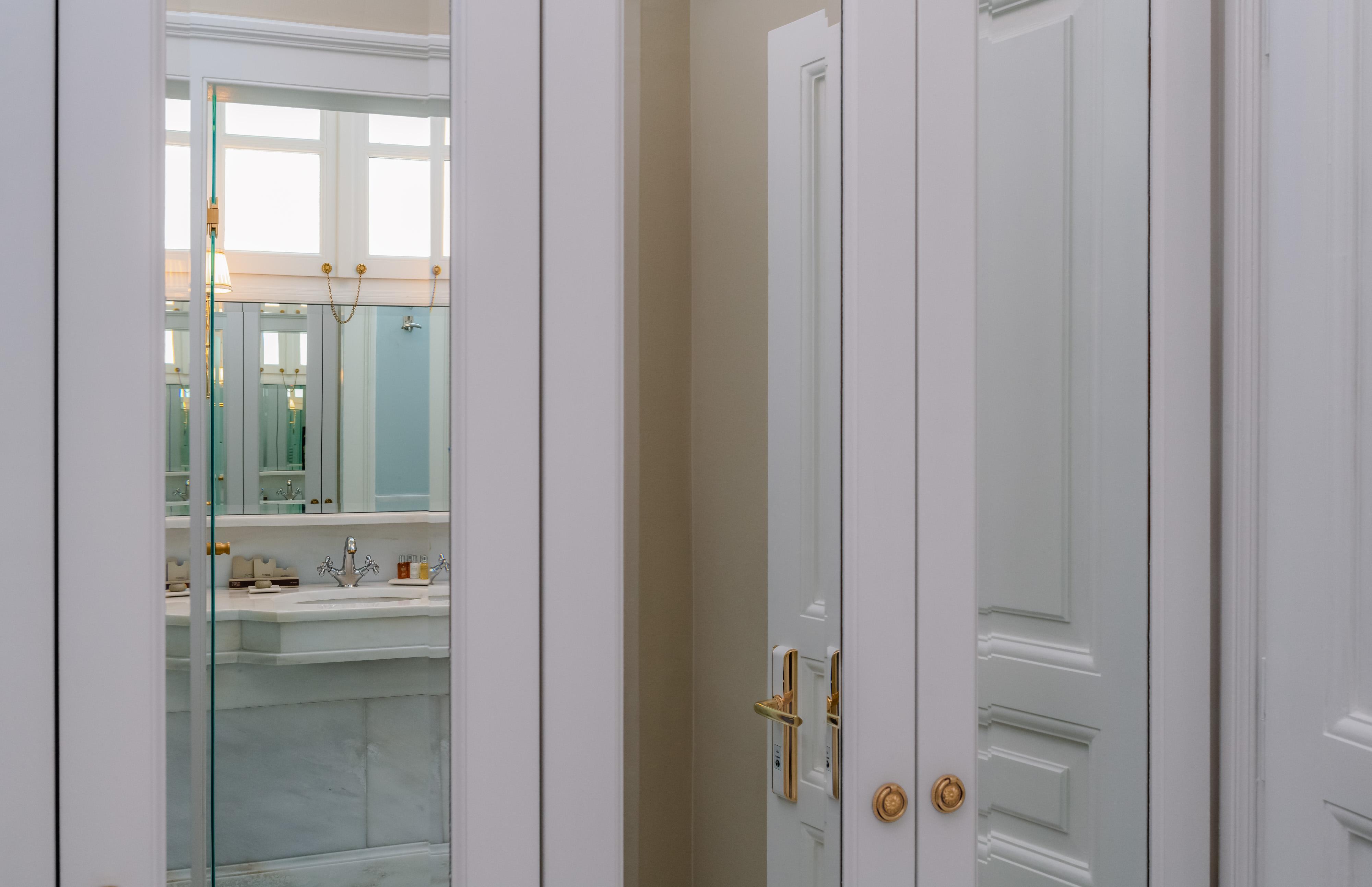 Noble Suites Атина Екстериор снимка