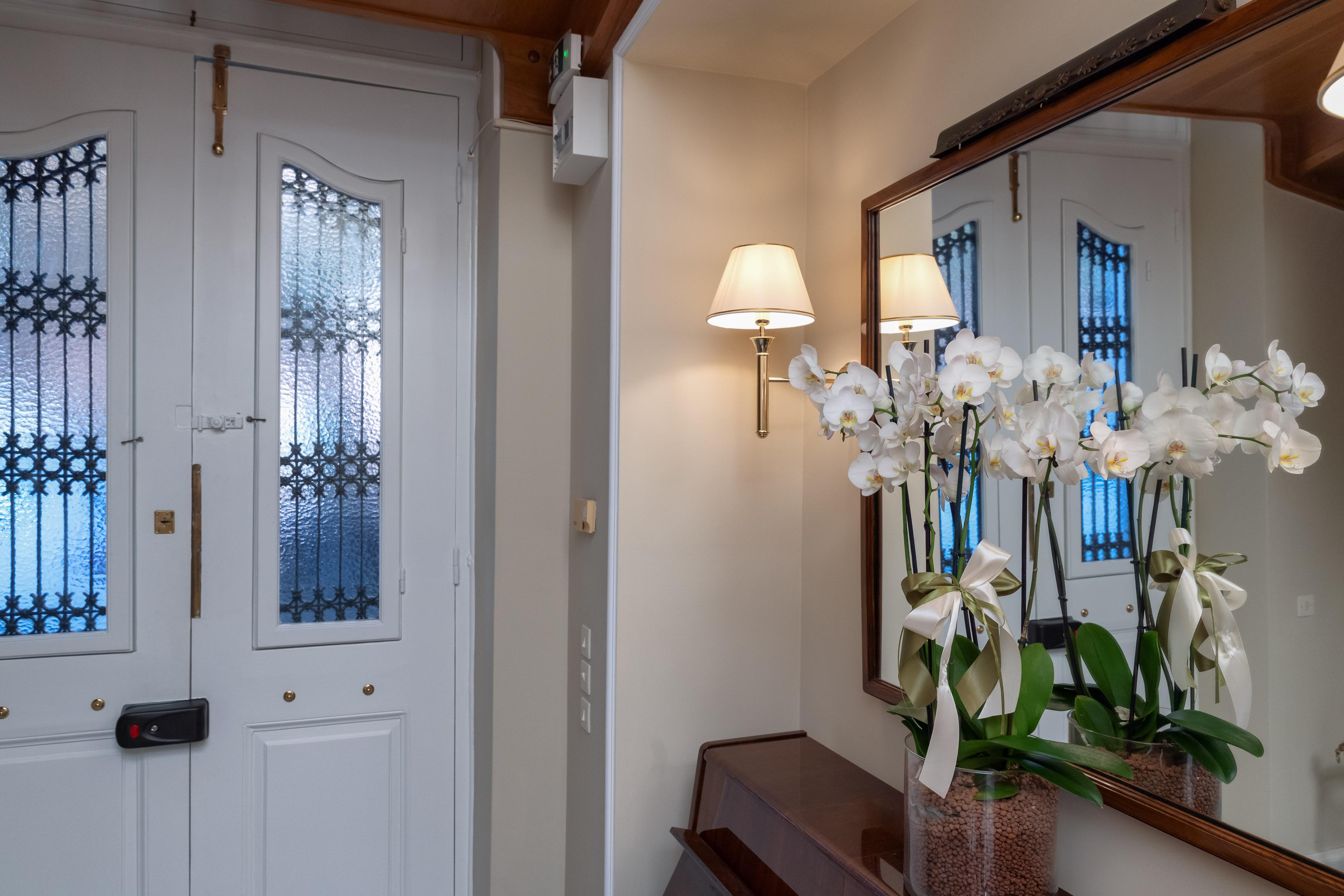 Noble Suites Атина Екстериор снимка