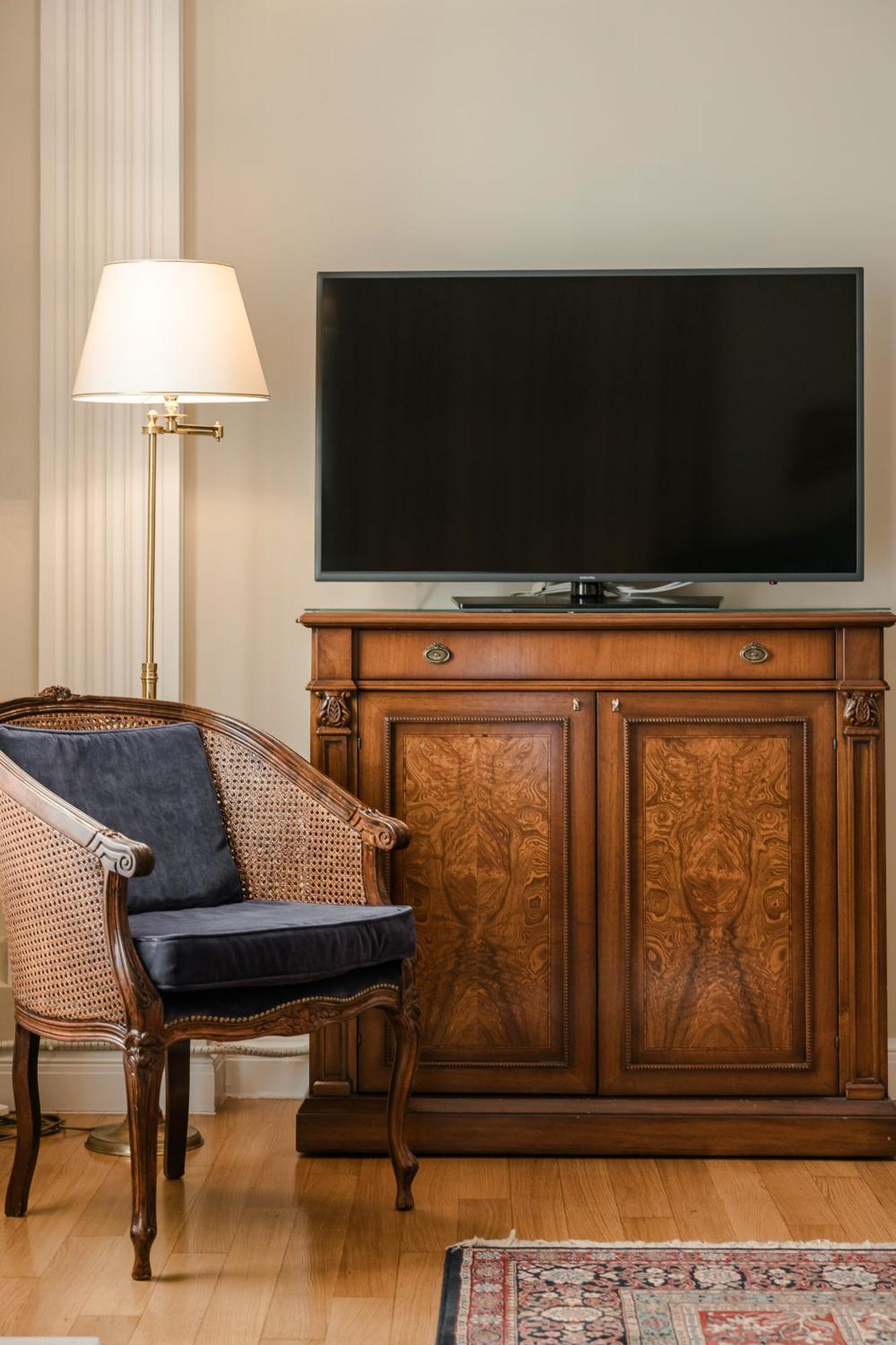 Noble Suites Атина Екстериор снимка