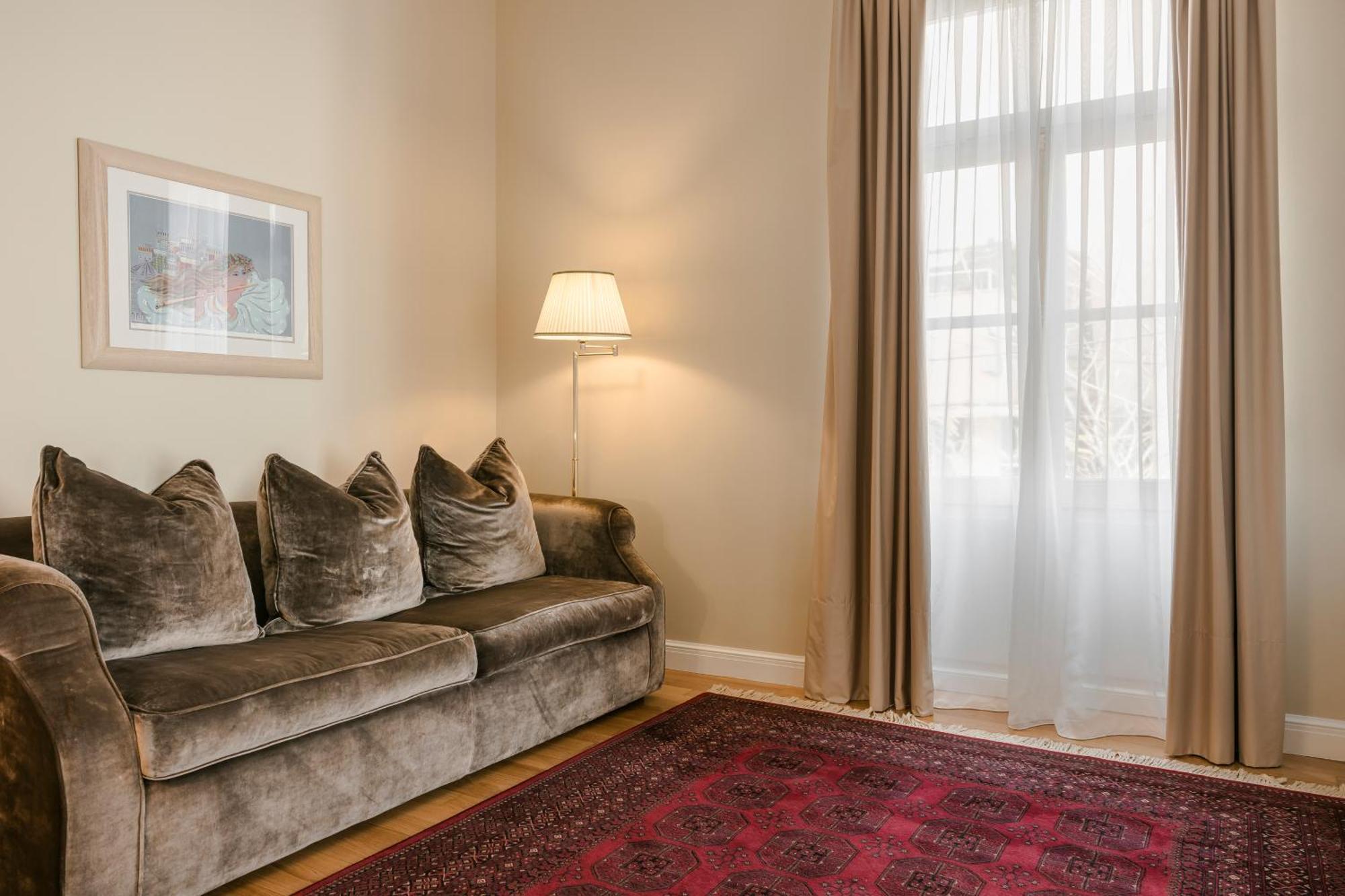 Noble Suites Атина Екстериор снимка