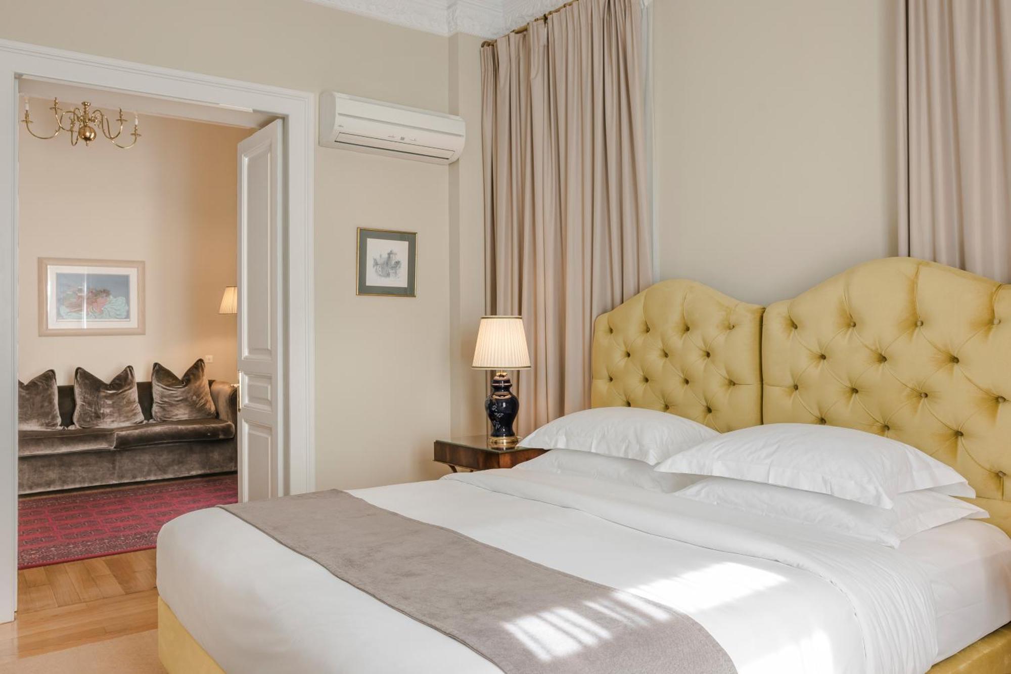 Noble Suites Атина Екстериор снимка