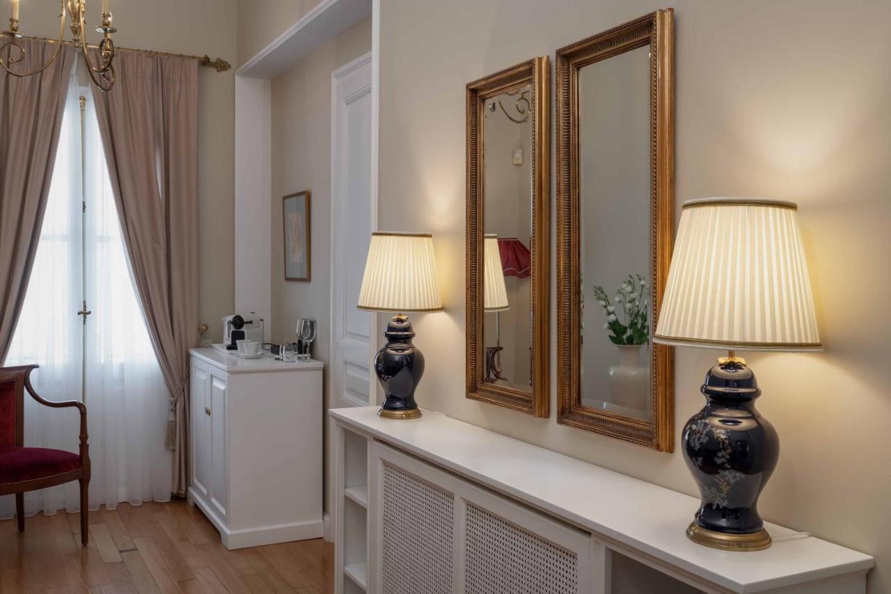 Noble Suites Атина Екстериор снимка